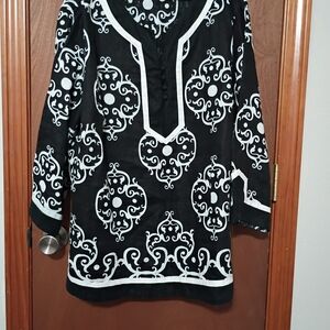White House Black Market Black and White Tunic